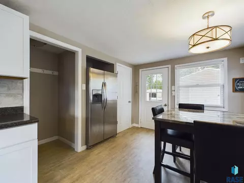 1910 E 7th St, Sioux Falls, SD 57103 photo 6
