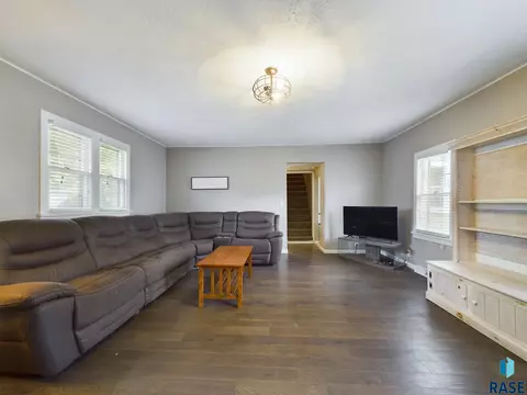 1910 E 7th St, Sioux Falls, SD 57103 photo 3