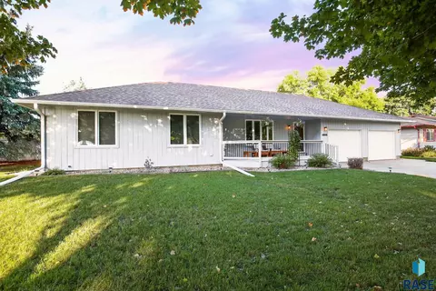 4809 S Fireside Ave, Sioux Falls, SD 57103