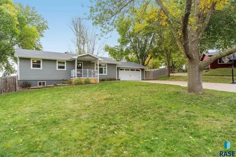 210 Douglas Blvd, Baltic, SD 57003 photo 2