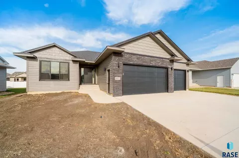 8900 W Rathburn St, Sioux Falls, SD 57106