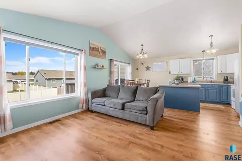 1300 E 68th St N, Sioux Falls, SD 57104 photo 3