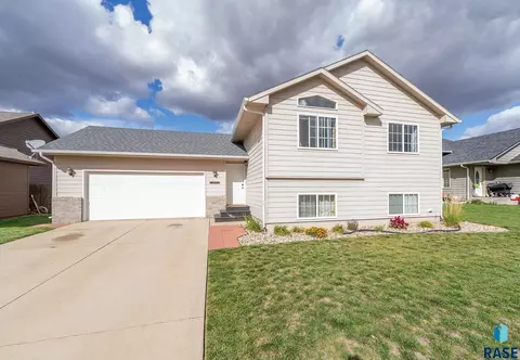 1300 E 68th St N, Sioux Falls, SD 57104 photo 1