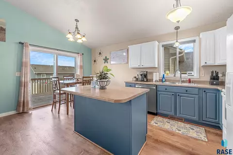 1300 E 68th St N, Sioux Falls, SD 57104 photo 4