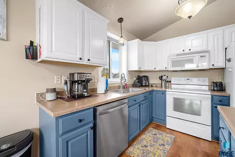 1300 E 68th St N, Sioux Falls, SD 57104 photo 5