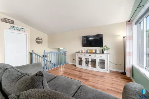 1300 E 68th St N, Sioux Falls, SD 57104 photo 2
