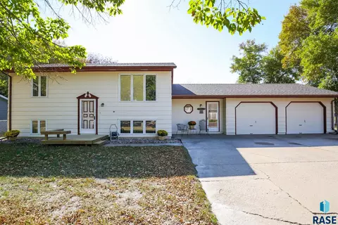 101 E Marialane Dr, Brandon, SD 57005 photo 3