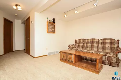 101 E Marialane Dr, Brandon, SD 57005 photo 19