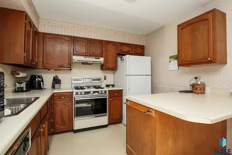 101 E Marialane Dr, Brandon, SD 57005 photo 9