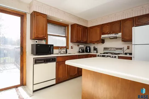 101 E Marialane Dr, Brandon, SD 57005 photo 10