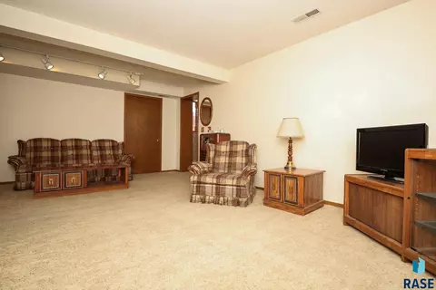 101 E Marialane Dr, Brandon, SD 57005 photo 21