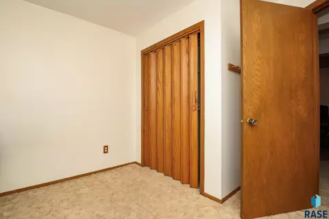 101 E Marialane Dr, Brandon, SD 57005 photo 23