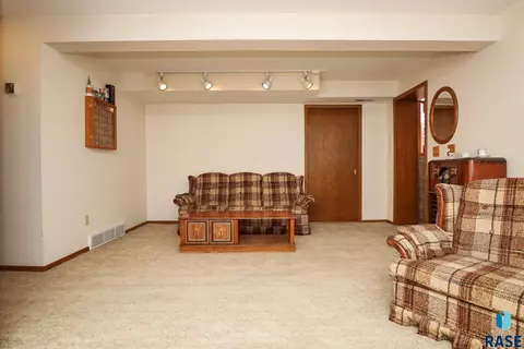 101 E Marialane Dr, Brandon, SD 57005 photo 20