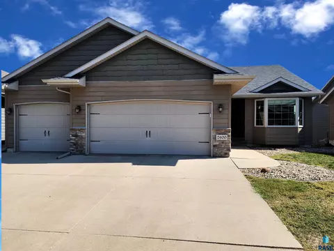 2600 S Lancaster Dr, Sioux Falls, SD 57106