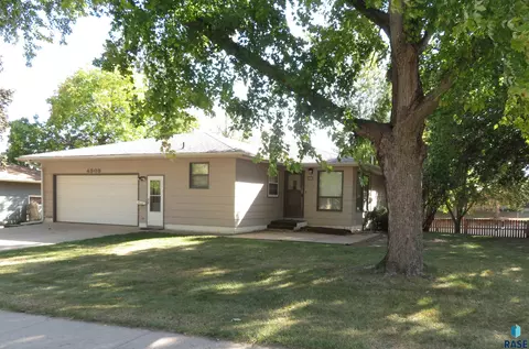 4909 W 40th St, Sioux Falls, SD 57106