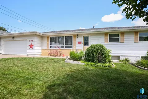 808 E 33rd St, Sioux Falls, SD 57105 photo 1