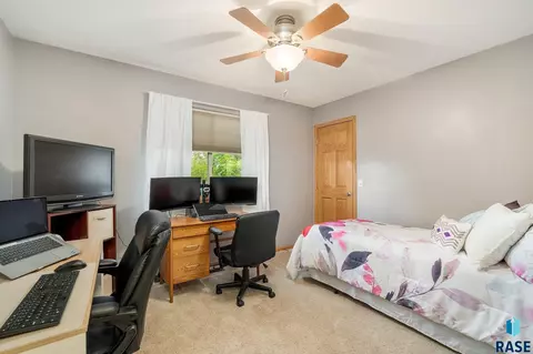 1905 S Kinderhook Ave, Sioux Falls, SD 57106 photo 12