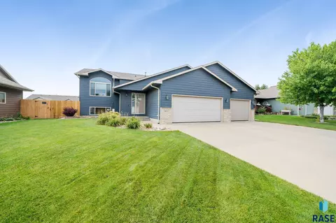 1905 S Kinderhook Ave, Sioux Falls, SD 57106 photo 1