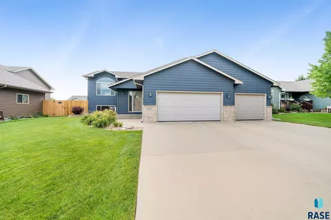 1905 S Kinderhook Ave, Sioux Falls, SD 57106 photo 2