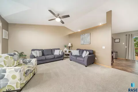 1905 S Kinderhook Ave, Sioux Falls, SD 57106 photo 7