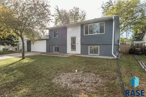 5913 W 56th St, Sioux Falls, SD 57106