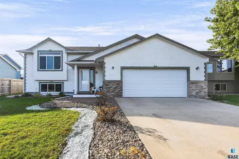 7405 W 64th St, Sioux Falls, SD 57106