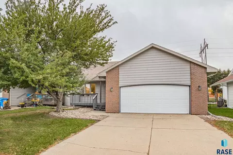 1515 S Campbell Trl, Sioux Falls, SD 57106