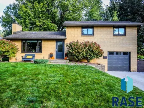 508 E 38th St, Sioux Falls, SD 57105