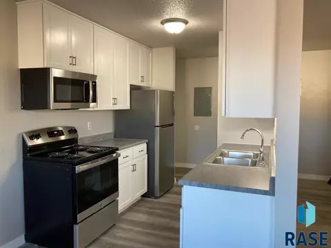 400 E 5th St, Colton, SD 57018 photo 7