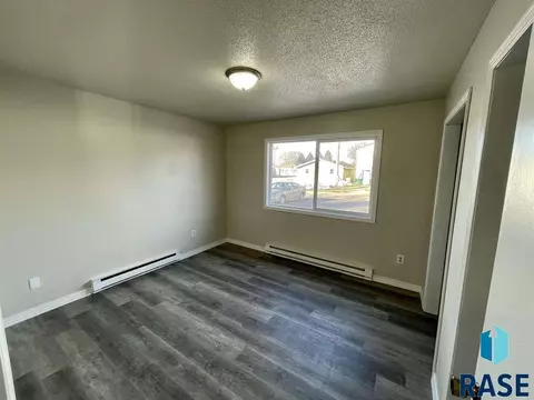 400 E 5th St, Colton, SD 57018 photo 12