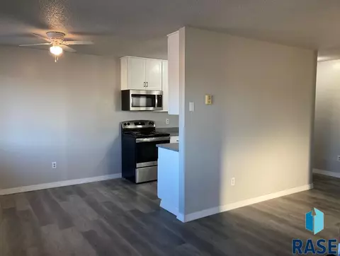 400 E 5th St, Colton, SD 57018 photo 6