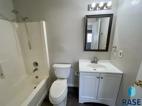 400 E 5th St, Colton, SD 57018 photo 11
