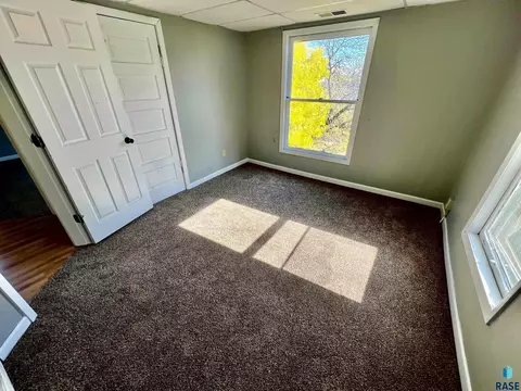 331 N Spring Ave, Sioux Falls, SD 57104 photo 11