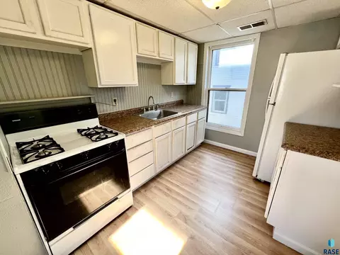 331 N Spring Ave, Sioux Falls, SD 57104 photo 8