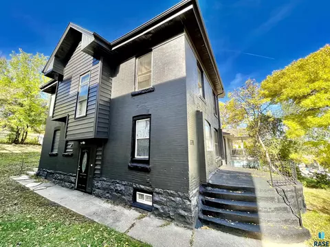 331 N Spring Ave, Sioux Falls, SD 57104 photo 4