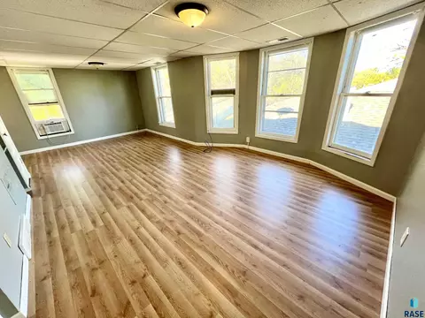 331 N Spring Ave, Sioux Falls, SD 57104 photo 6