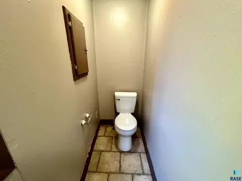 331 N Spring Ave, Sioux Falls, SD 57104 photo 22