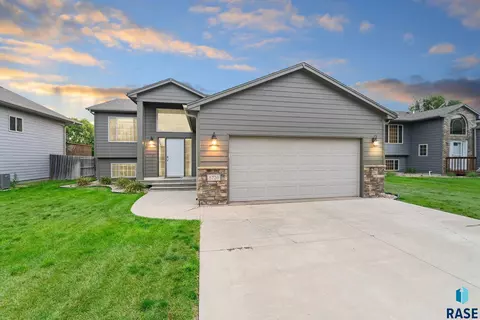 5720 S San Diego Ave, Sioux Falls, SD 57106
