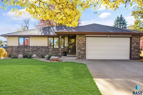 1514 S Raymond Cir, Sioux Falls, SD 57106