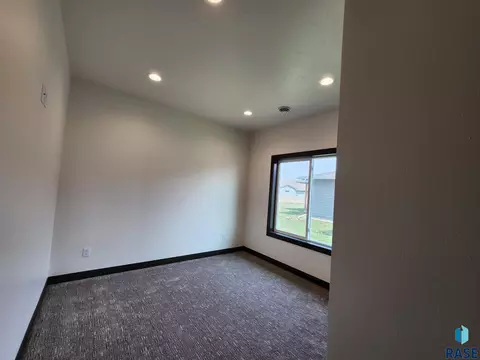 5008 E 65th St, Sioux Falls, SD 57108 photo 5