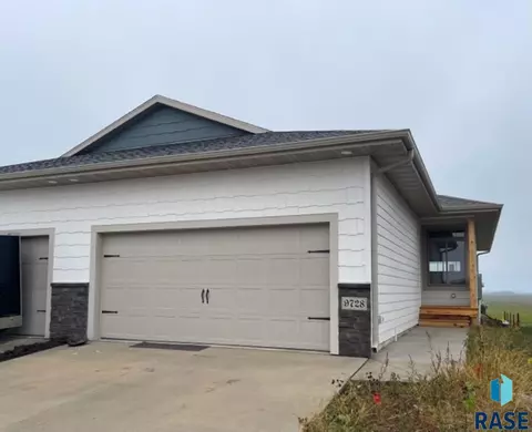 9728 W Broek Dr, Sioux Falls, SD 57106