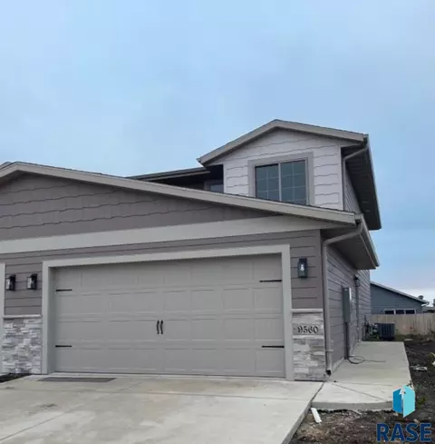 9560 W Dolores Dr, Sioux Falls, SD 57106