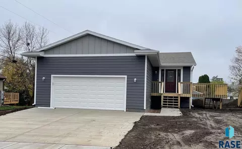 505 S Wayland Ave, Sioux Falls, SD 57103