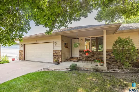 1804 S Devon Dr, Sioux Falls, SD 57106
