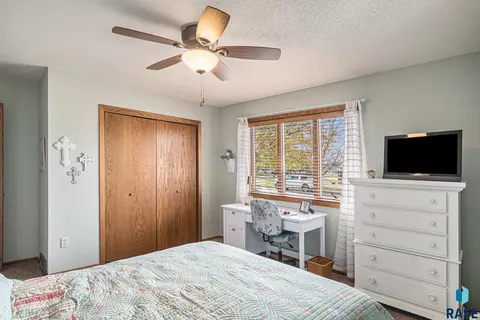920 S Grant Ave, Madison, SD 57042 photo 16