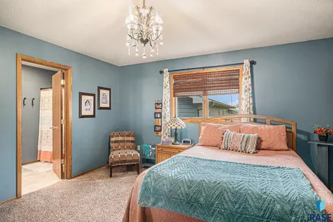 920 S Grant Ave, Madison, SD 57042 photo 14