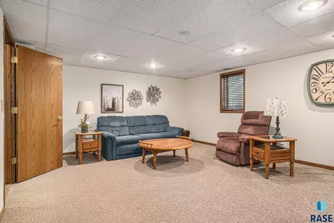 920 S Grant Ave, Madison, SD 57042 photo 28