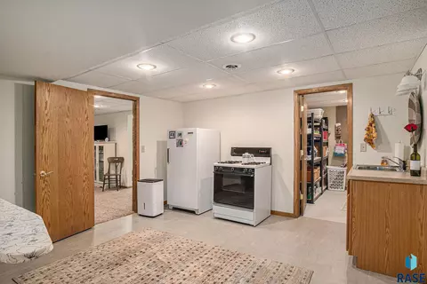 920 S Grant Ave, Madison, SD 57042 photo 27