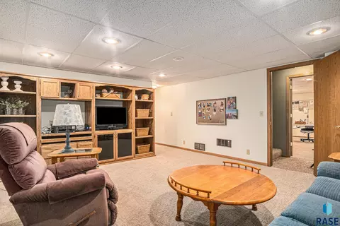 920 S Grant Ave, Madison, SD 57042 photo 29
