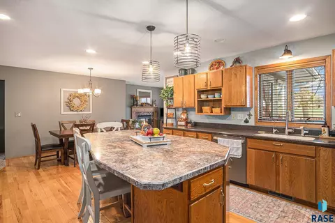 920 S Grant Ave, Madison, SD 57042 photo 9